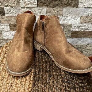 SEVEN7 Women’s Tan Ankle Boots Sz. 10